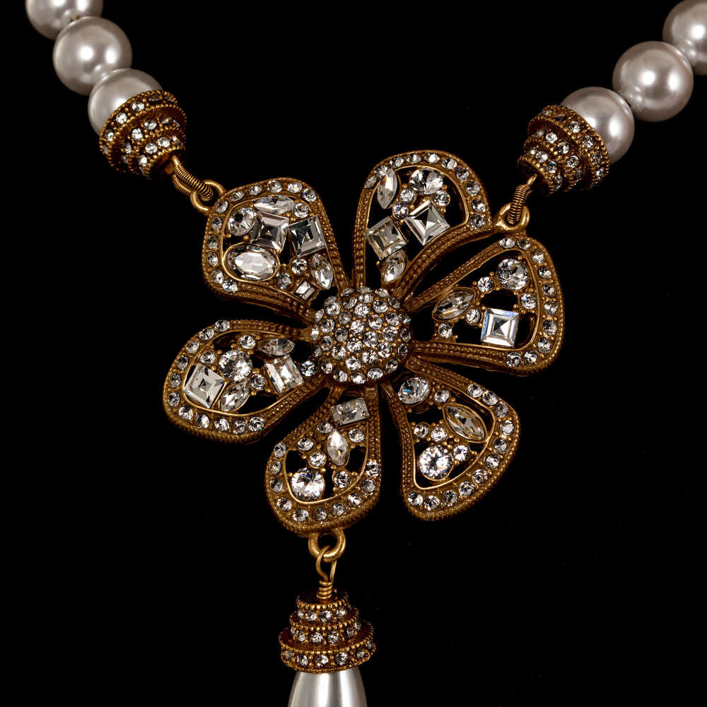 Wind Pearl Chain Inlaid Zirconium Gold Six-Petal Flower Necklace Fashionable Light High-End Elegant Exquisite Women's Jewelry