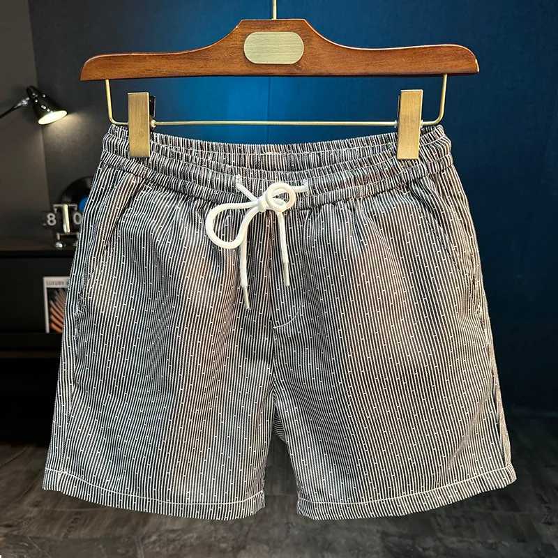 2025 Summer New Mens Beach Shorts Striped Printed Casual Trendy Sports Breathable Elastic Quarter Pants Y250814
