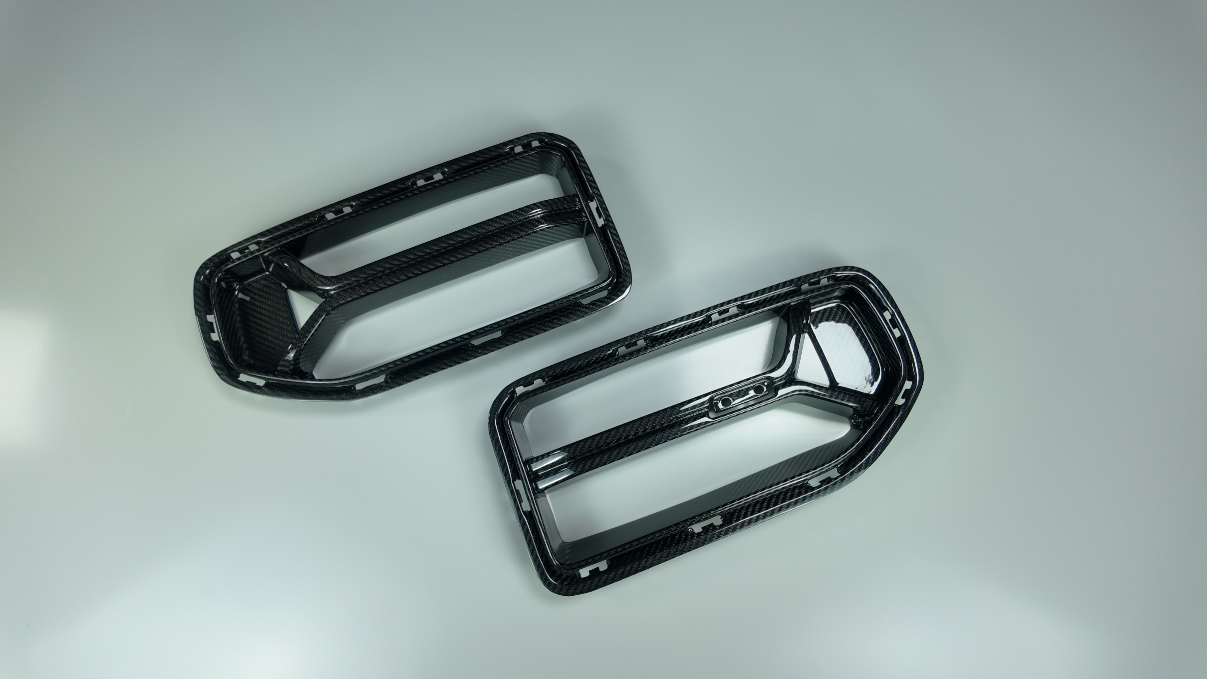 Dry carbon fiber front bumper ventilation hood, CSL style sports racing grille, G87, M2, M2 grill modification High-performance modifications