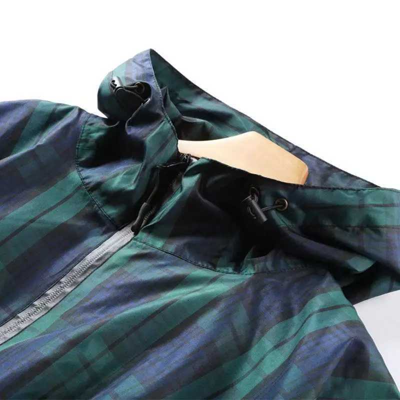Fashion Women Breathable Raincoat Lightweight Rain Coat Poncho Waterproof Green Lattice Cloak Raincoats Men Windproof Rainwear Y250814
