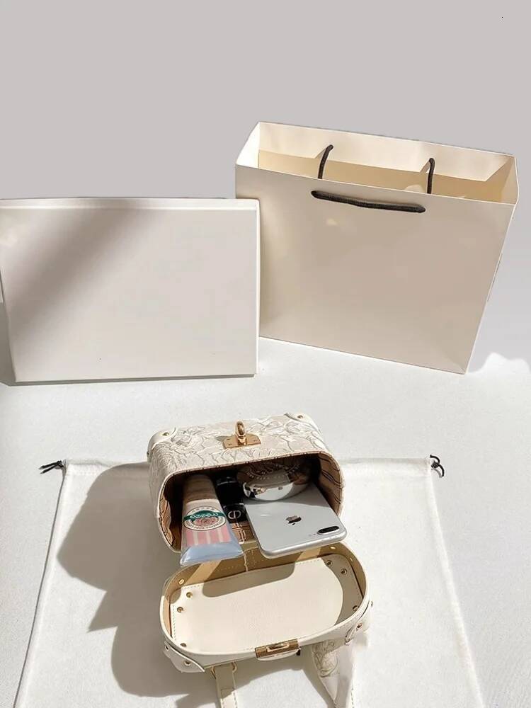 Popular Newly Trendy Cosmetic Square Handbag For Banquet Dating Women And Floral Butterfly Lace Shoulder Bag