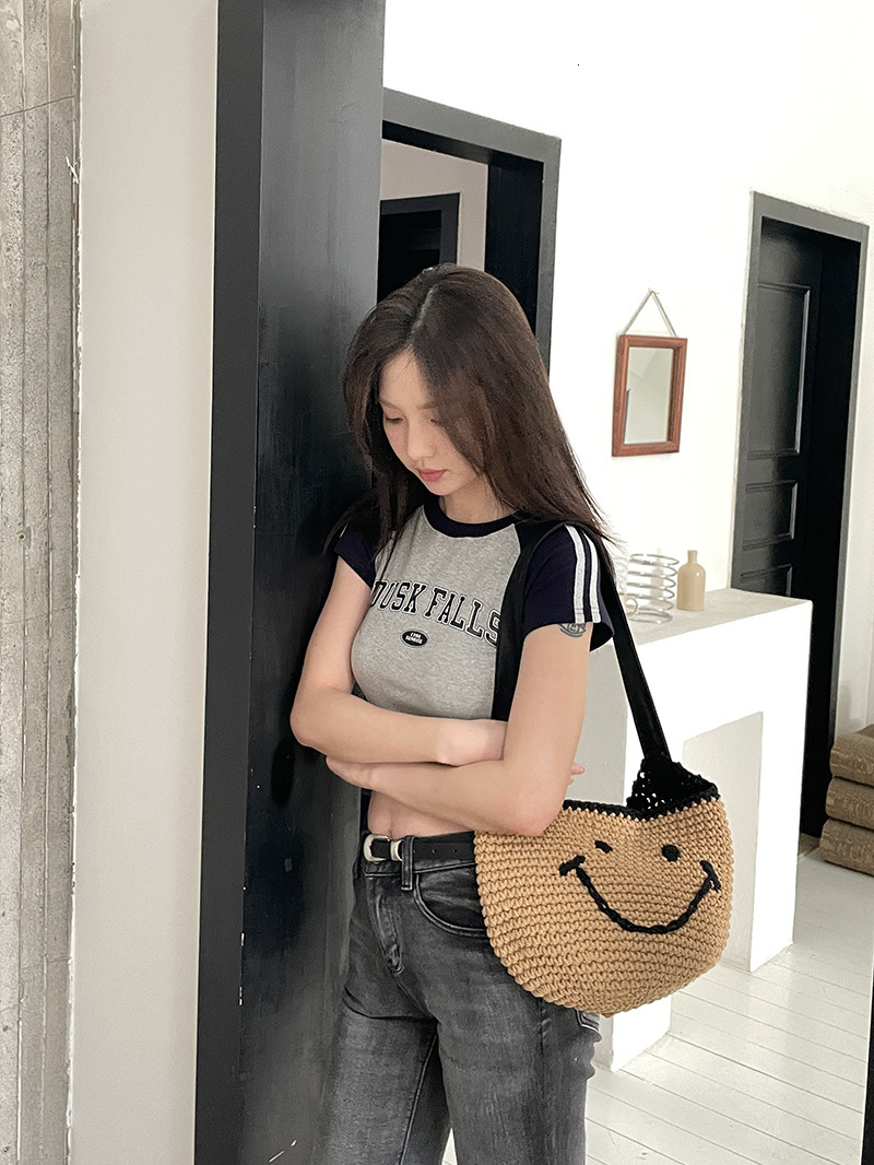 2025 Autumn New Women's Shoulder Bag New Large Capacity Hand Woven Bag Smiling Face Shoulder Bag Autumn New Designer Bag, Handbag