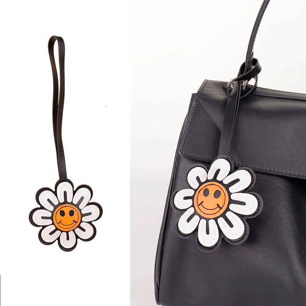 ute trendy fashion smile daisy sunflower bag charm pendant keychain leather keyring handbag backpack charm accessories pendant Y250815
