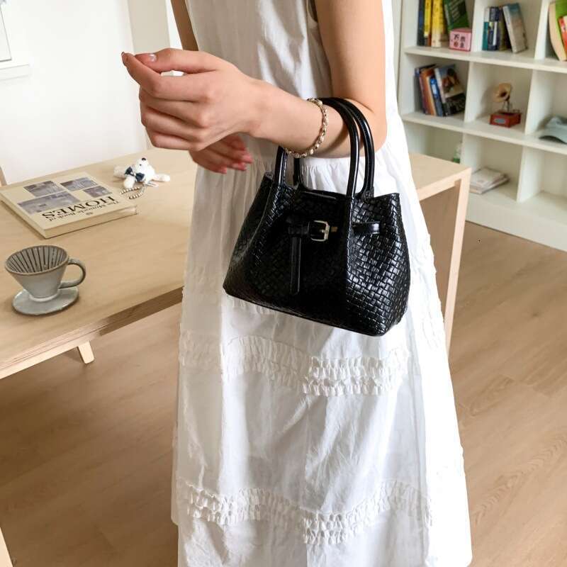 Korean Niche Woven Pattern Single Designer Bags Shoulder Luxury Tote for Women 2025 New Handheld Basket Bucket Crossbody Bag
