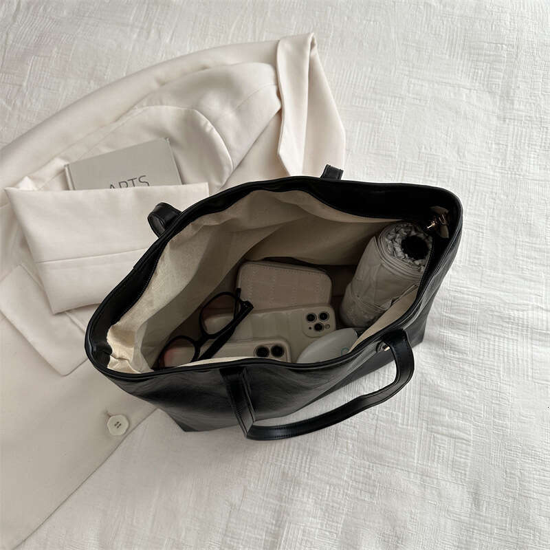 Large Capacity Fashion Tote for Women 2025 New Korean Style Textured Simple Solid Color Designer Luxury Bags Handbag Versatile Commuter Bag
