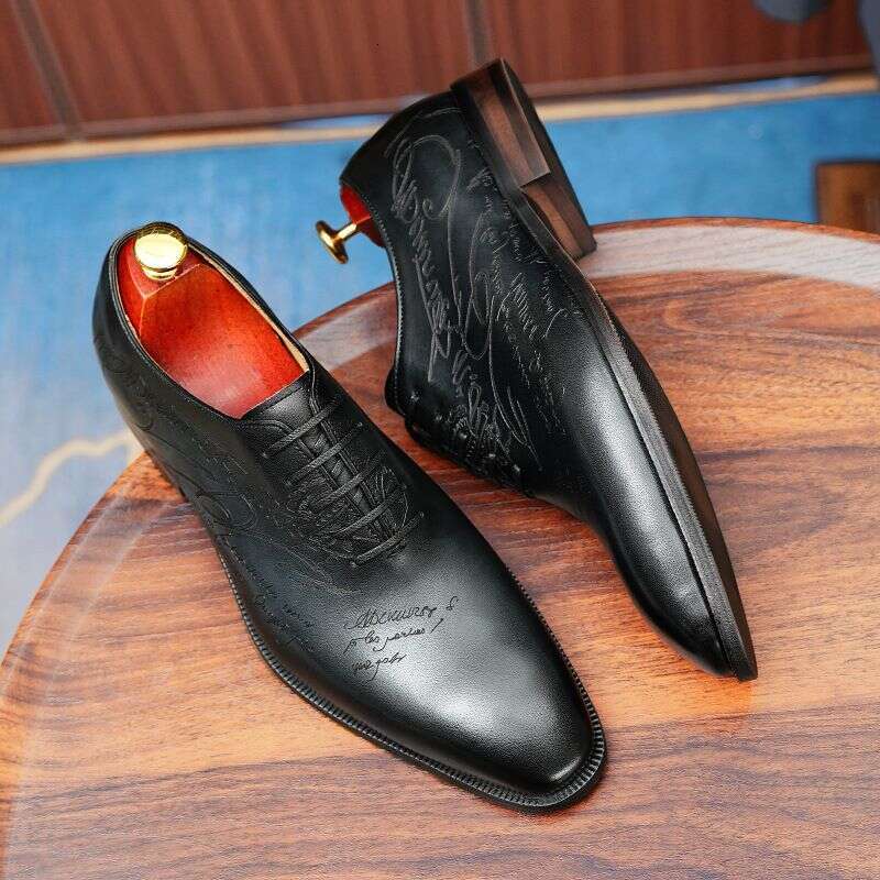 Unbeatable Quality British Pointed Leather 2025 New Formal Business Italian Wedding Groom Suit Youth Men's Shoes