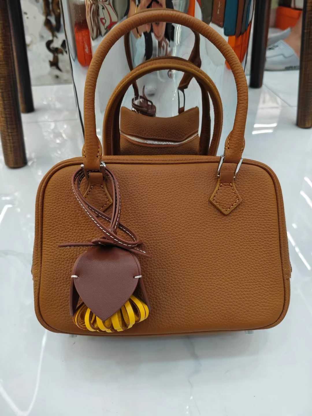 New Leather Tassel with Flag Charm Hanging Decoration Ornament for Handbag Backpack Car Purse Keychain 3 Y250815