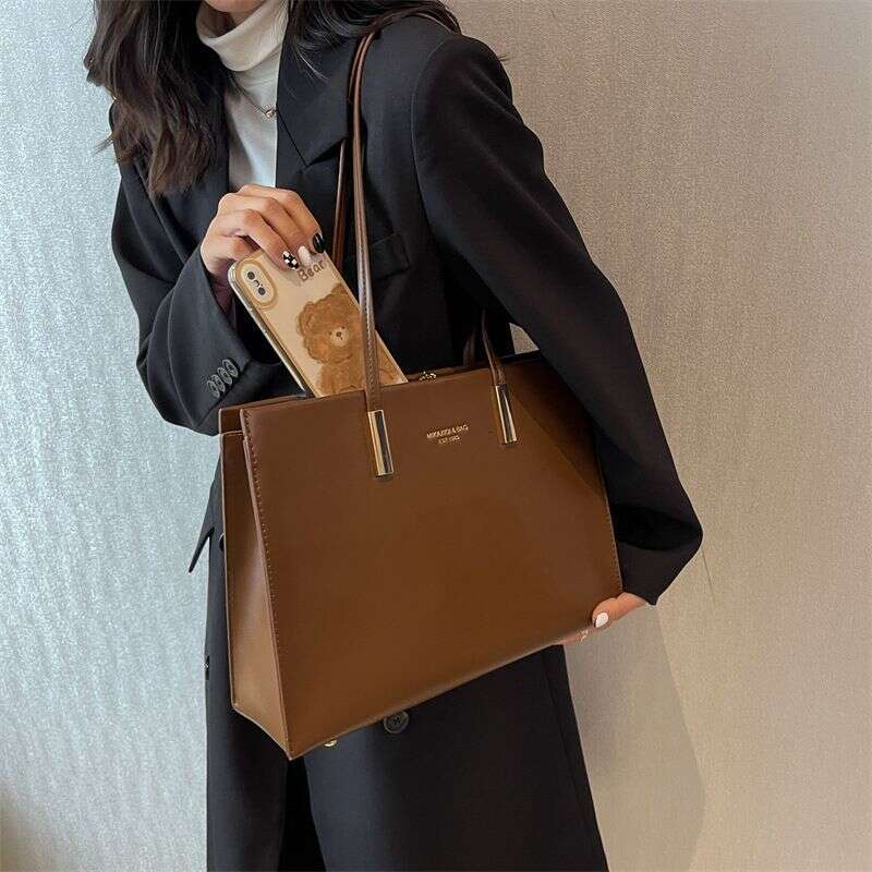 Large-capacity Bag Women's 2023 New High-end Fashion Niche Design Shoulder all-match retro commuter tote bag