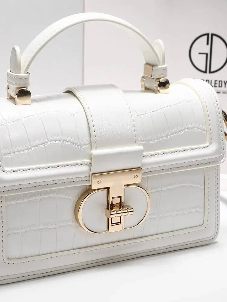 Designer Bags With High Quality Alligator Printing Leather And Delicate Metal Design Women's Portable Shoulder Bag