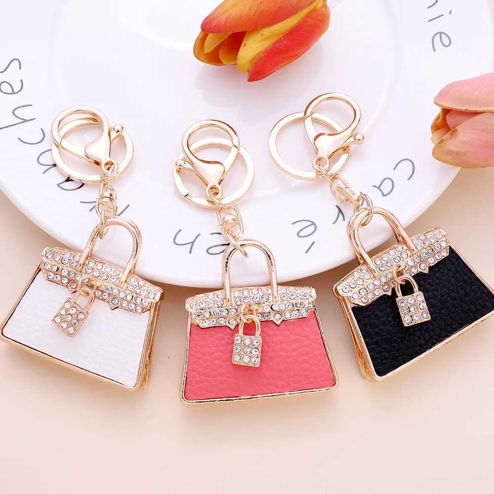 Fashion Cute Leather Crystal Wen Handbag Keychain Rhinestone Lock Bag La Wedding Jewelry Trinket Car Keychain Girl Gift K63 Y250815