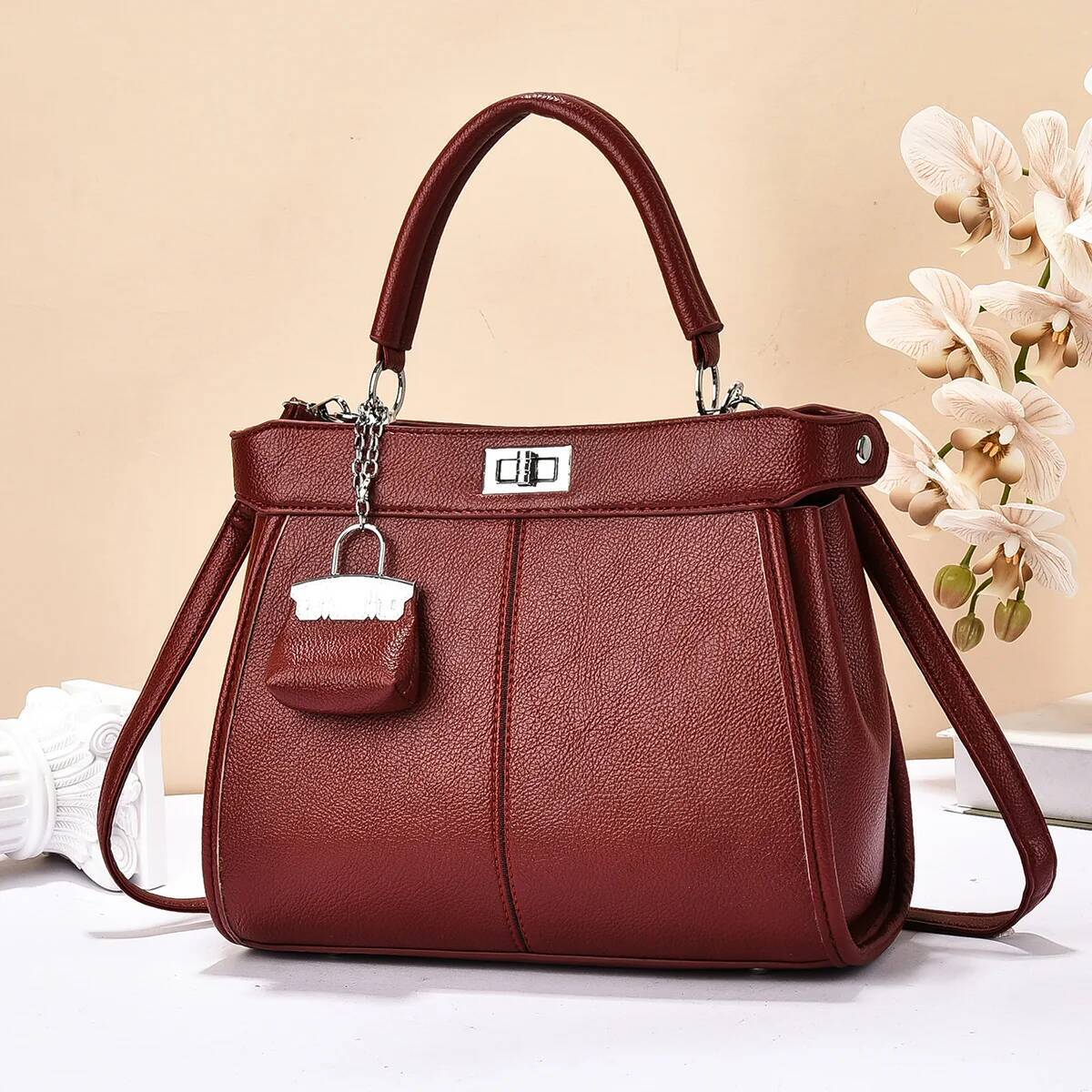 New Fashion Womens Handbags Lock Buckle Large Capacity Shoulder Bags Commuting Trendy Versatile Celebrity Crossbody Bag