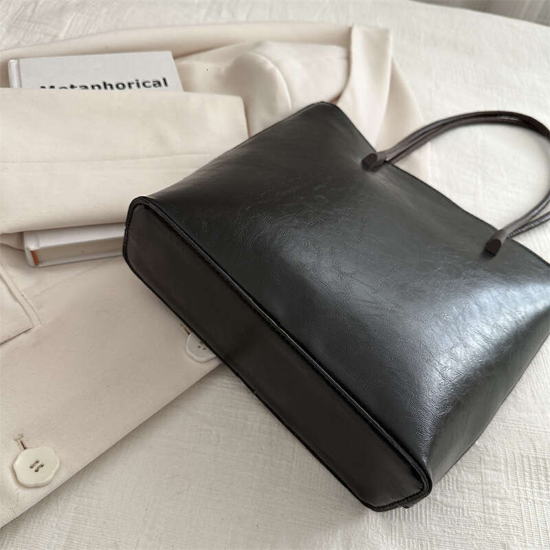 Luxury Korean Handheld Commuter Autumn Winter Women 2025 New Trendy Tote Designer Bags Versatile Large Capacity Shoulder Bag