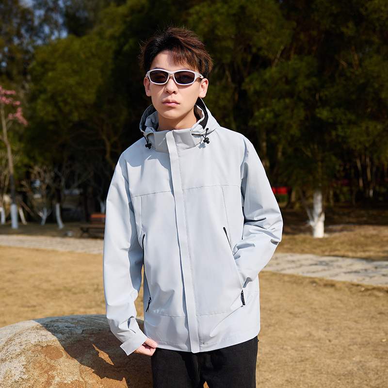 Versatile Weather Protection with Moisture Management Technology