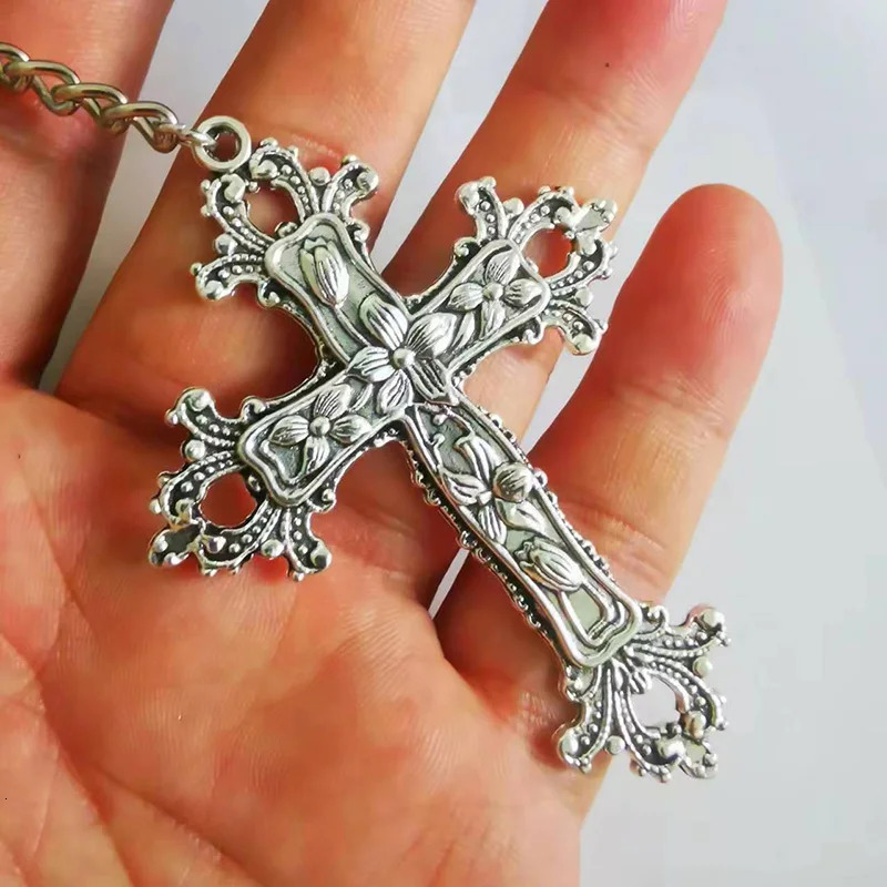 1pcs Vintage Goth Cross Keychain Car Women Men Bag Accessories Jewelry Gifts Keyrings Wholesale Holder 250804
