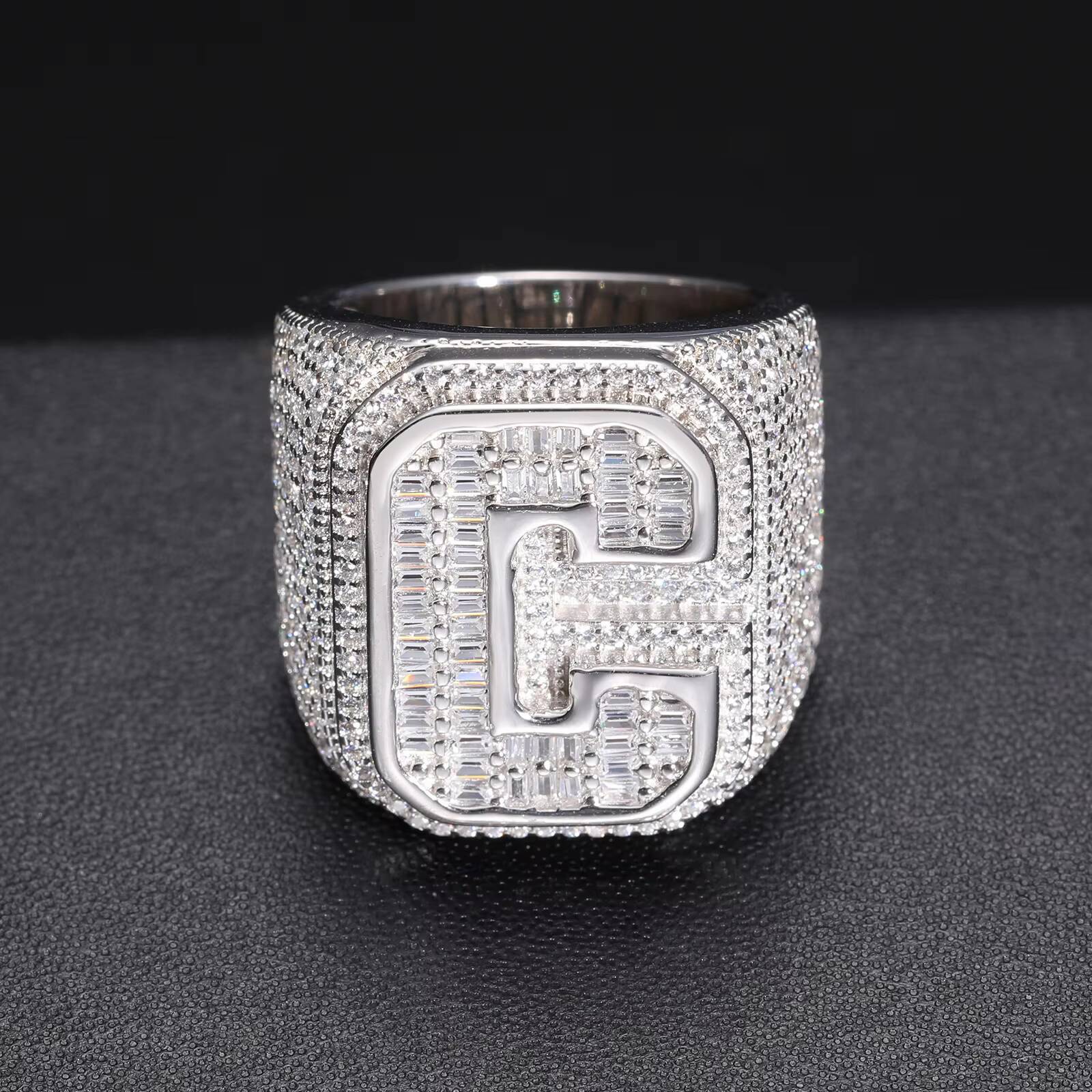 Dropshipping Baguette Mossanite Letter Jewelry Sterling Sier VVS Moissanite Dia Iced Out Initial Hip Hop Ring