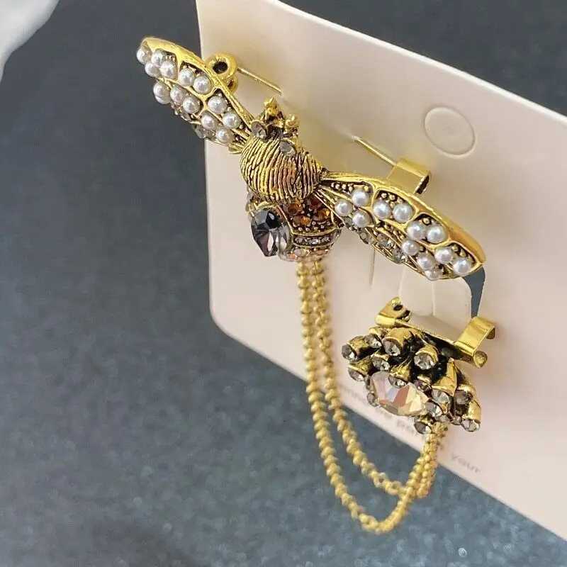 Vintage Rhinestones Pearl Bee Pin Brooches Classic Tassel Chain Bee Insect Enamel Pin Luxurious Suit Accessories Corsages XJ250815