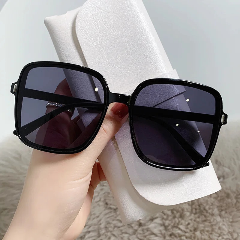 Vintage Oversized Square Sunglasses 2025 Women Fashion Gradient Outdoor Shades Retro Female n Eyewear 250804