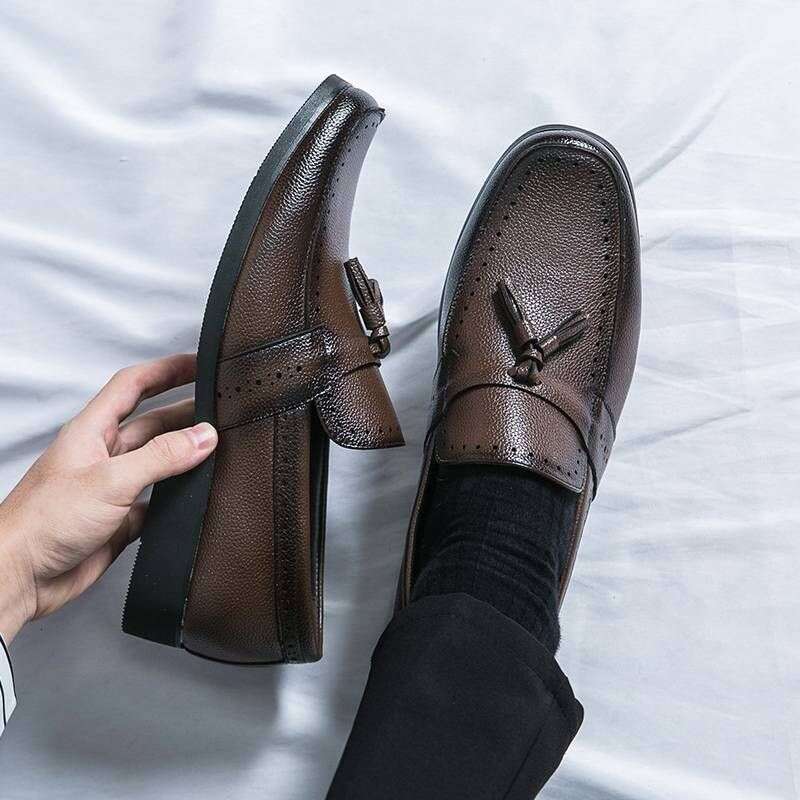 2025 Male New Formal Leather Men Business Wedding Shoe British Soft Soled Trendy Shoes Breathable Lazy Lightweight Loafers