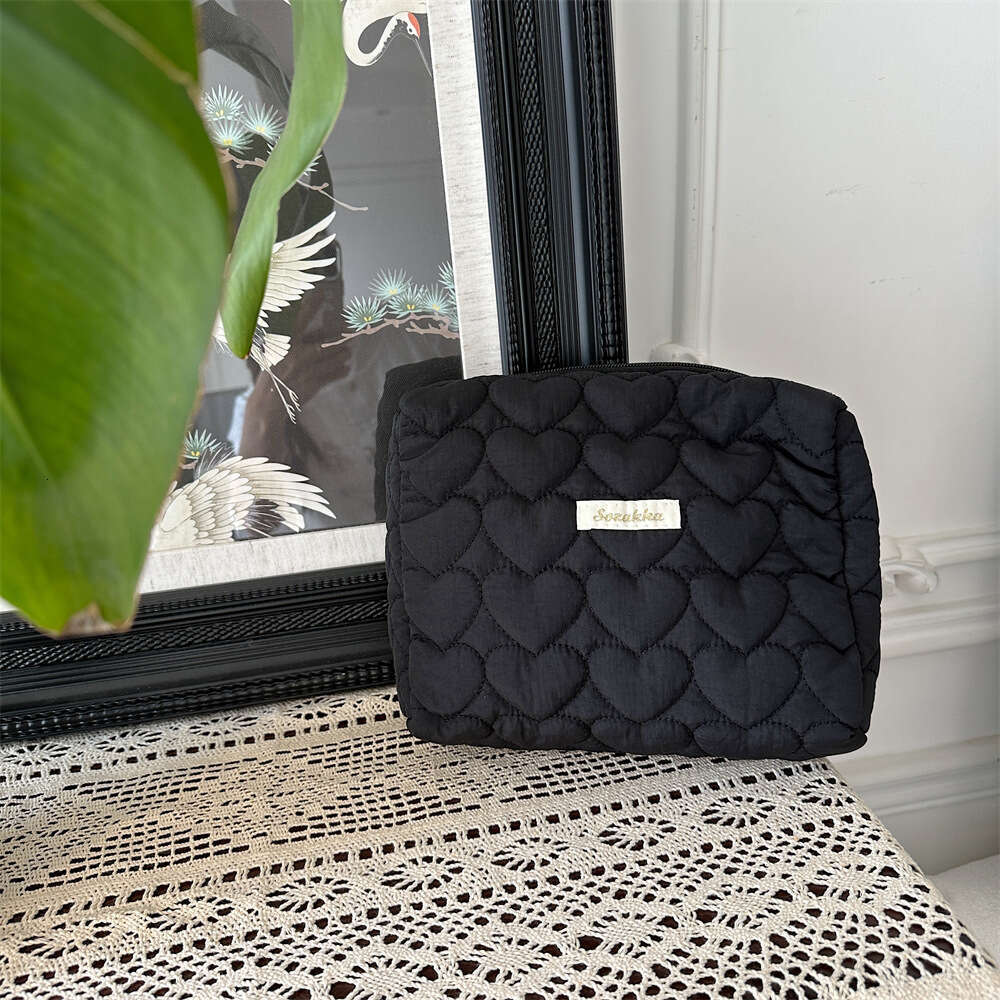 Heart-Shaped Quilted Cotton Clutch with Multiple Compartments for Cosmetics & Coins