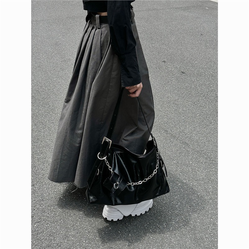 Autumn New Women's Shoulder Bag Black Large Capacity Armpit Bag Spicy Girl Commuting Style Handbag Casual Retro Chain Women's Crossbody Bag 