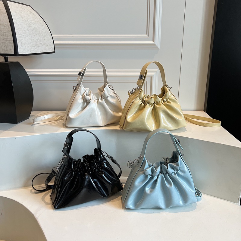 Chic Pleated Bucket Bag with Adjustable Strap: Perfectly Tailored For Parties