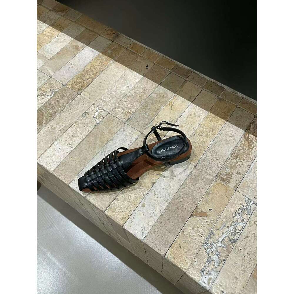 Niche Woven Hollow Toe Pig Cage Sandals Tote for Women Summer Dress Flat Beach Roman Shoes