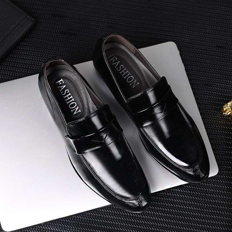 2024 Men's Oversized Leather Korean Version Loose Fitting Casual Shoes