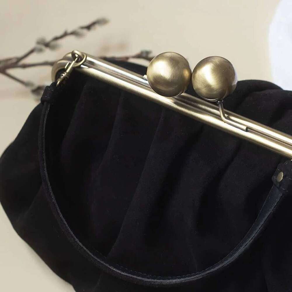 Designer bag 52 LOST IN VINTAGE Black Veet Bag Clutch Kiss-lock Simple Soft Finish Voluminous and Spacious Shape Brass Fittings 38x20x9cm