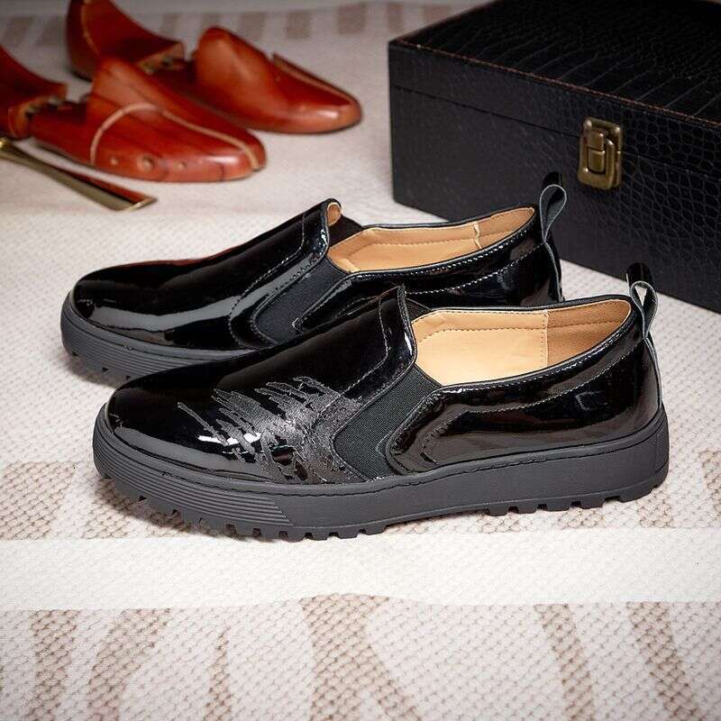 Factory wholesale men's round toe loafers slip on genuine cowhide patent shiny casual leather shoes cross border supply