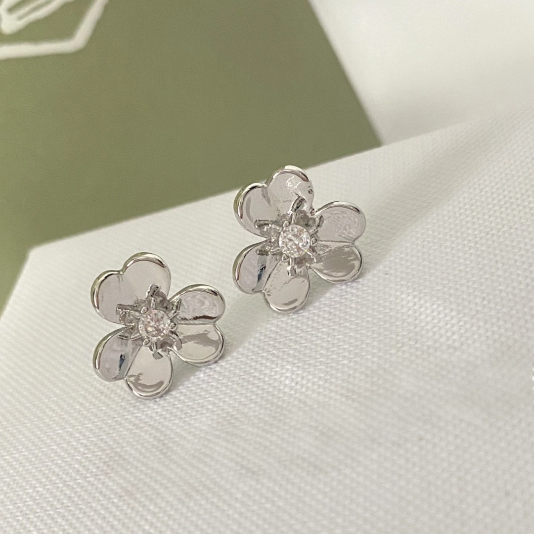 Flower Diamond - Inlaid Earrings, Light Luxury and Exquisite Earrings in Gold and Silver Colors Ever fade