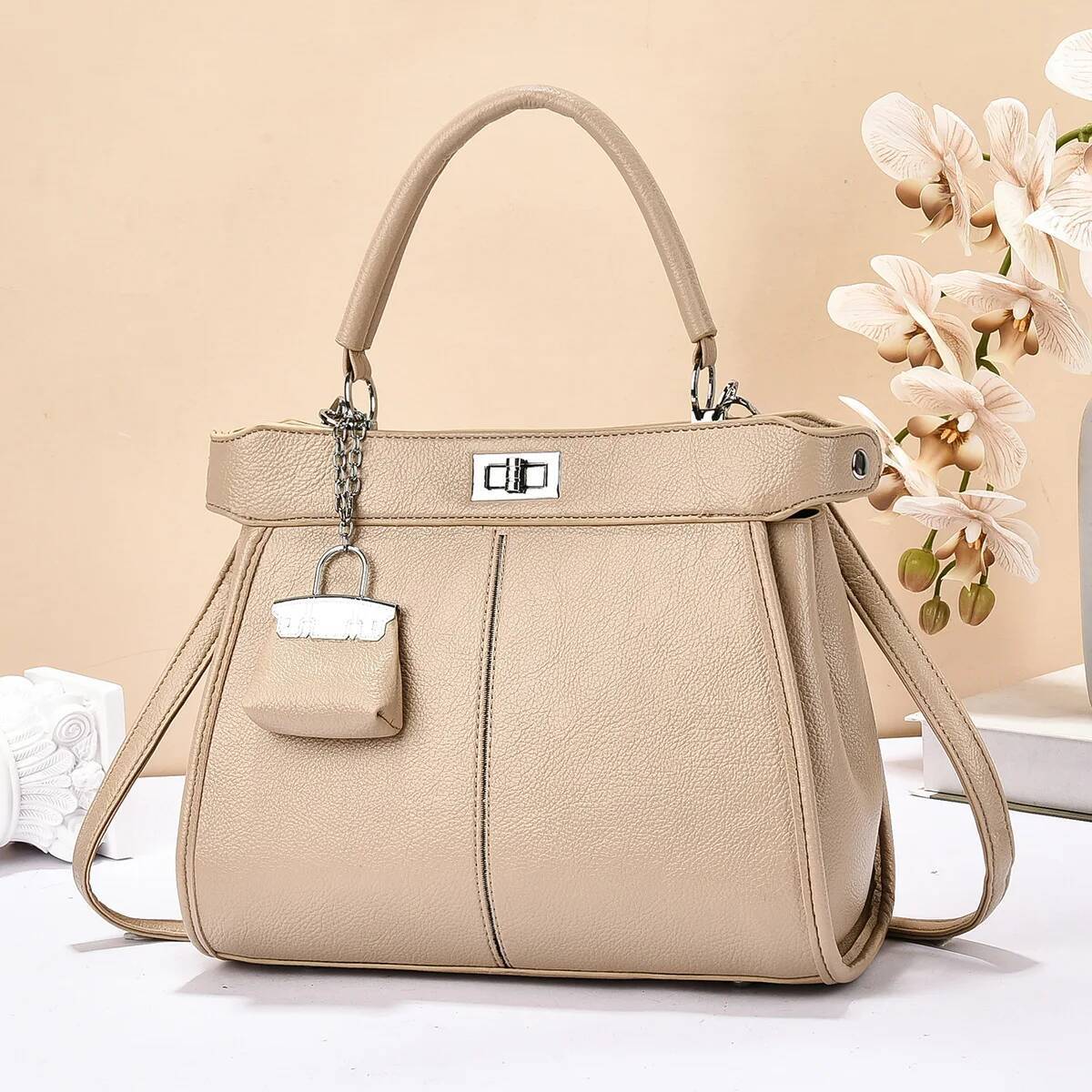 New Fashion Womens Handbags Lock Buckle Large Capacity Shoulder Bags Commuting Trendy Versatile Celebrity Crossbody Bag