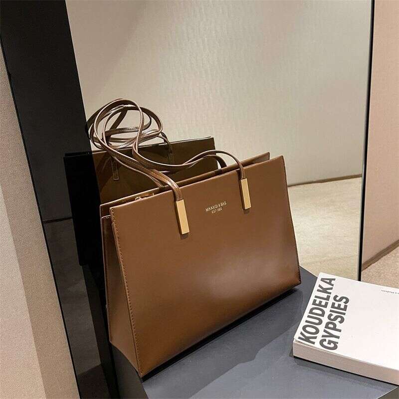 Large-capacity Bag Women's 2023 New High-end Fashion Niche Design Shoulder all-match retro commuter tote bag