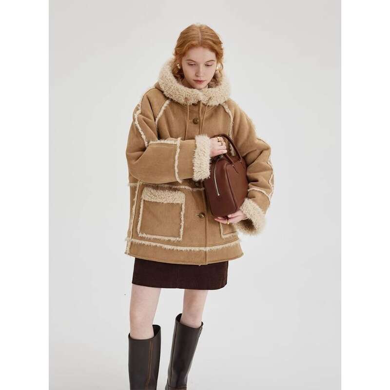A new winter hooded faux fur one-piece coat for women, a retro suede and velvet warm and soft short coat