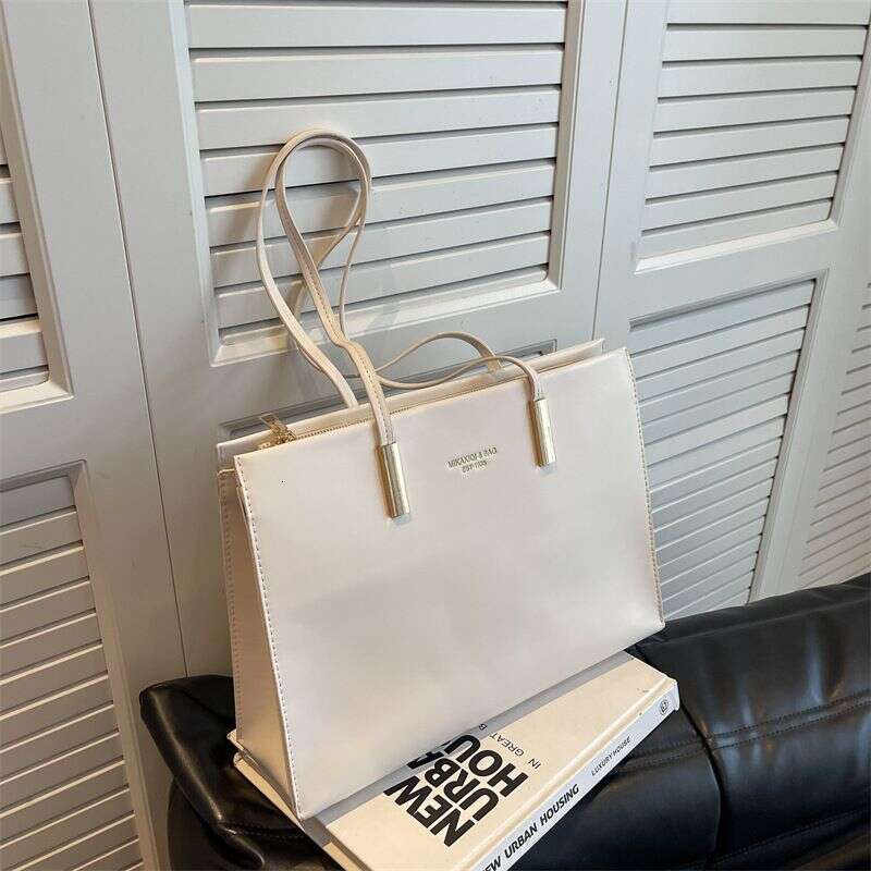 Large-capacity Bag Women's 2023 New High-end Fashion Niche Design Shoulder all-match retro commuter tote bag