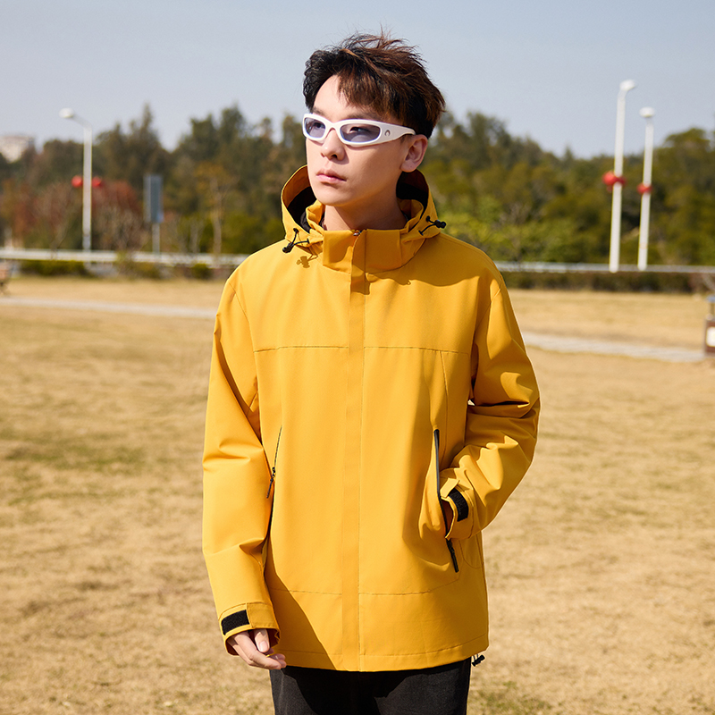 Versatile Weather Protection with Moisture Management Technology