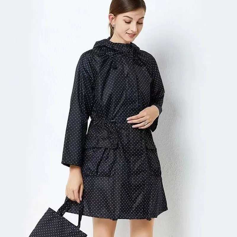 Fashion Lightweight Women Breathable Raincoat Outdoor Portable Men Rain Coat Ponch For Rain Hiking Waterproof Biker Rainwear Y250814