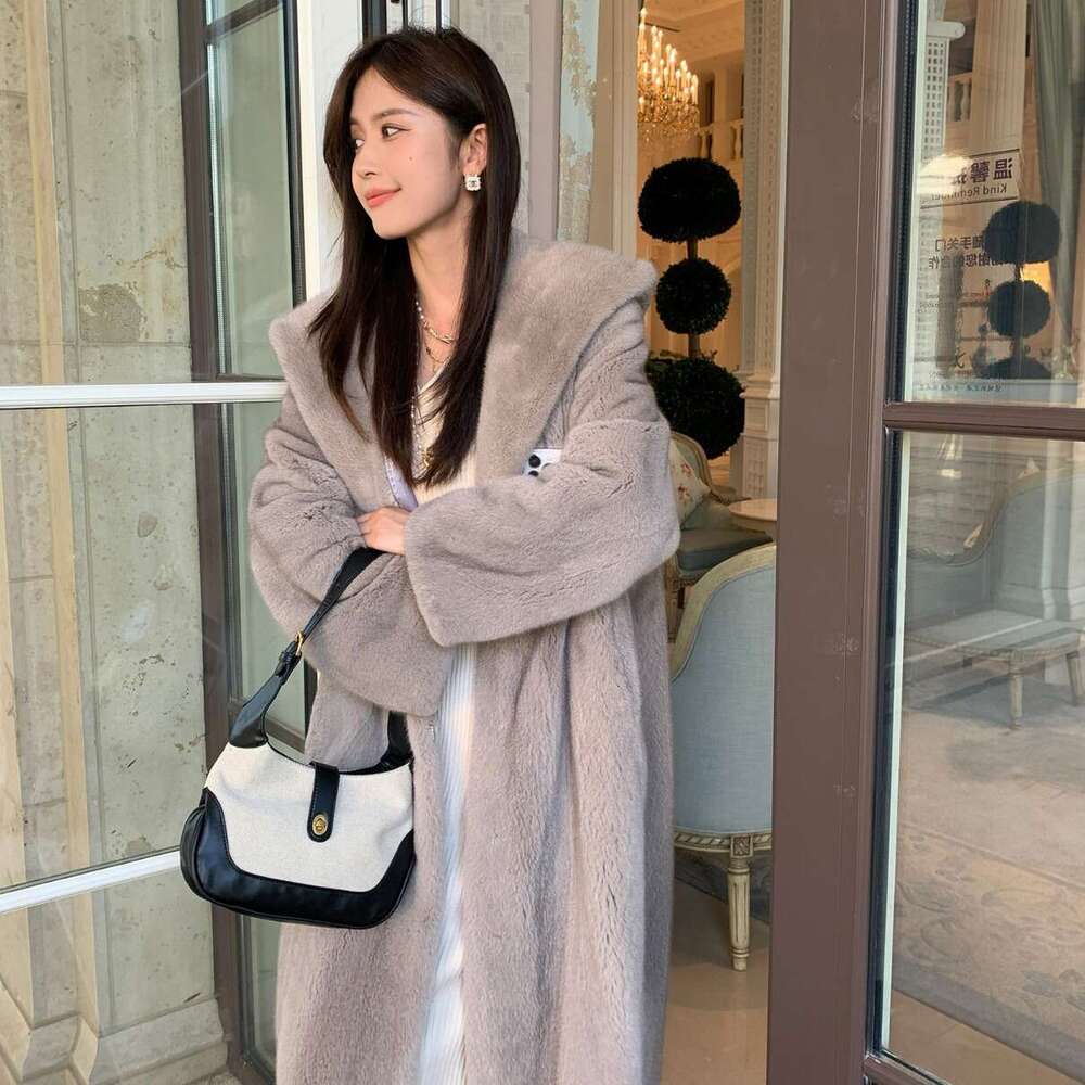 2025 New Elegant Women Jacket Loose Fashionable Extended Hooded Warm Mink Fur Winter Coat White Gray Casual Long Parkas