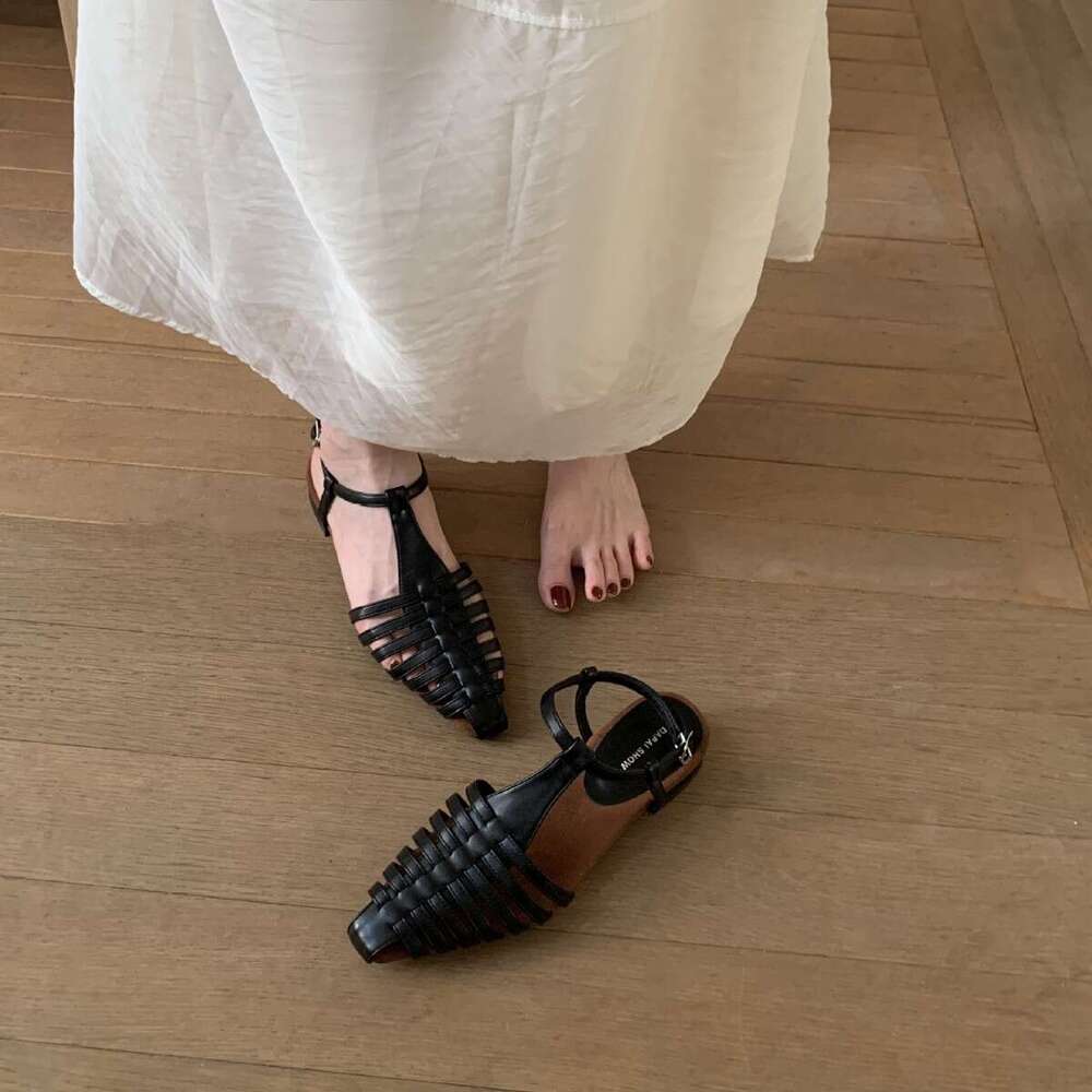 Niche Woven Hollow Toe Pig Cage Sandals Tote for Women Summer Dress Flat Beach Roman Shoes