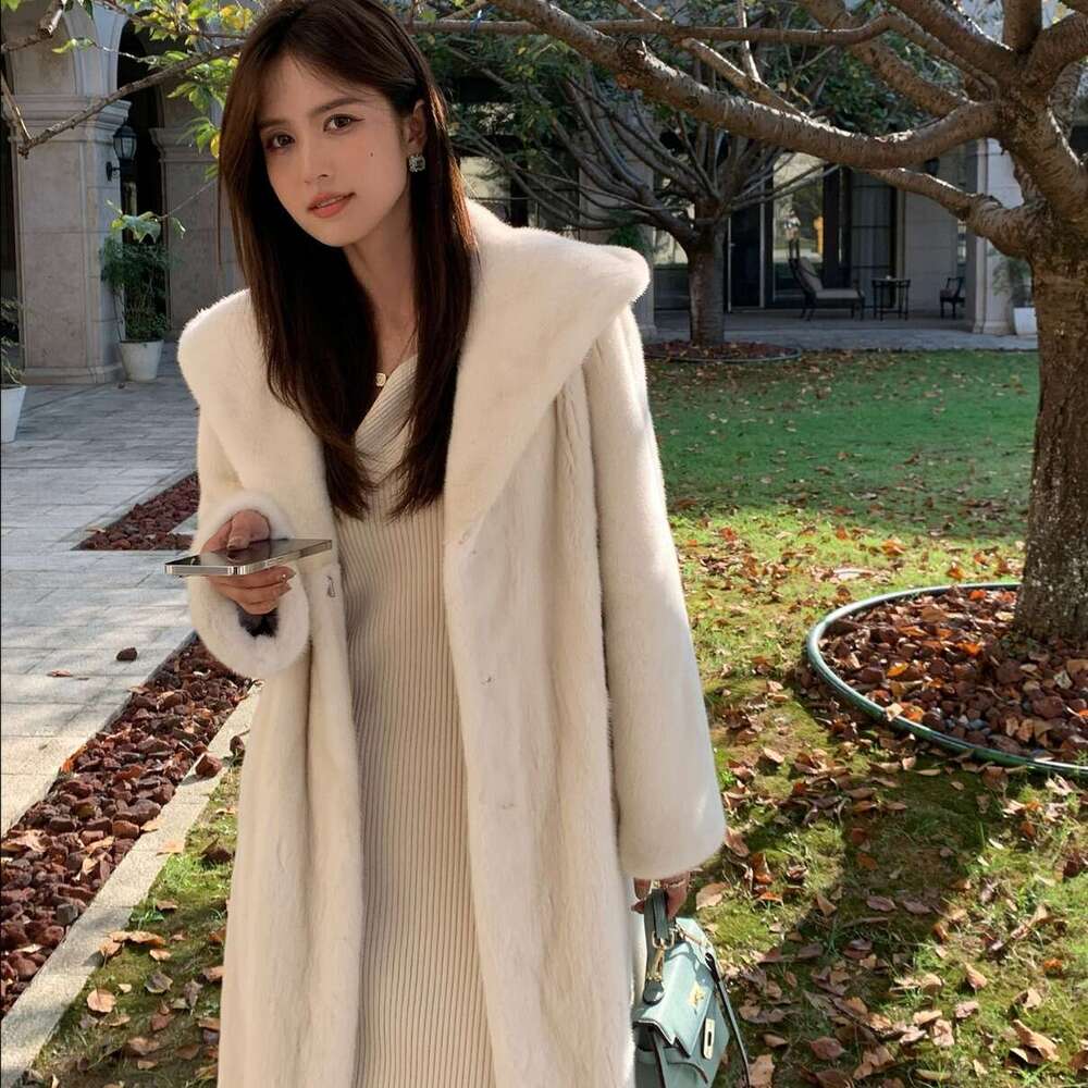 2025 New Elegant Women Jacket Loose Fashionable Extended Hooded Warm Mink Fur Winter Coat White Gray Casual Long Parkas