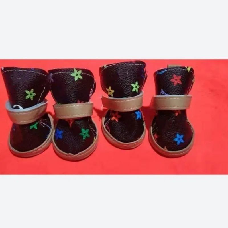 Designer Dog Apparel Brand Dog Shoes Adjustable Straps Non-Slip Soft Puppy Paw Protector Boot for Small Medium Dogg Daily Walking