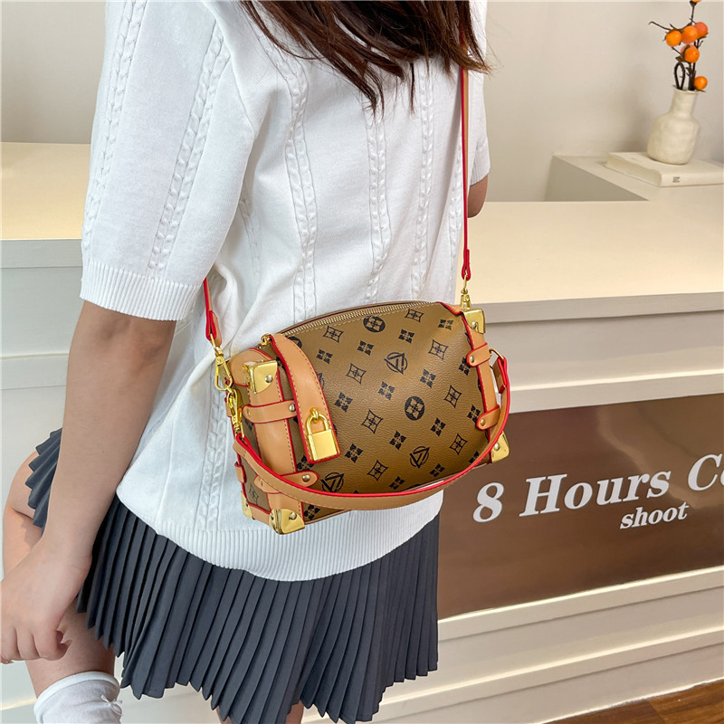 hot free shipping designer shoulder bags casual fashionable Light luxury Tote bag outdoor high-capacity Boston bag for women