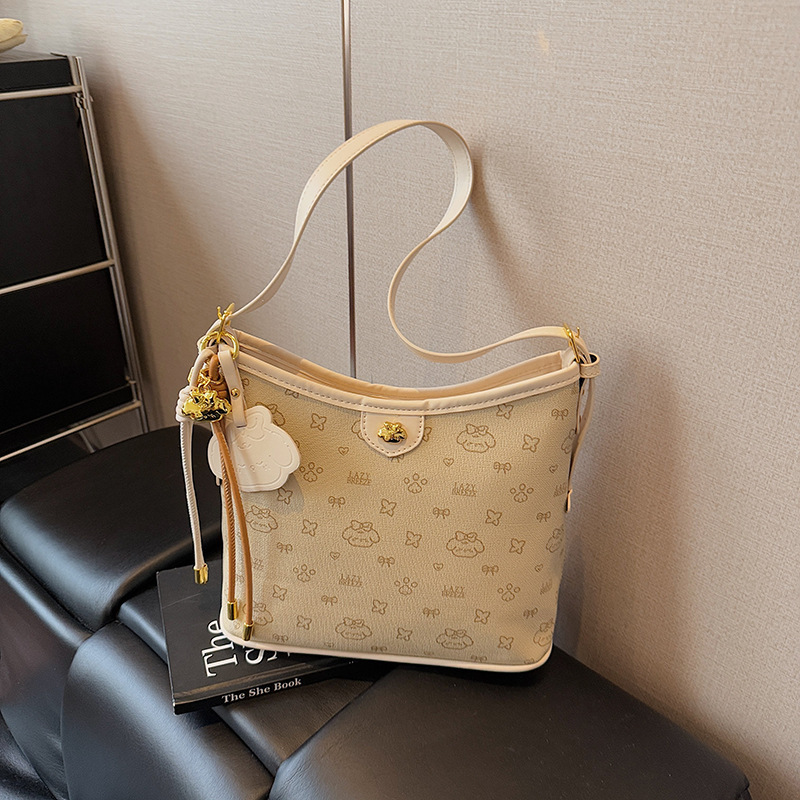 Free Shipping Designer Luxury Bag New Retro Women's Vintage Flower Handbag Large Capacity Commuting Shoulder Bag Classic Armpit Bag Casual Shoppi