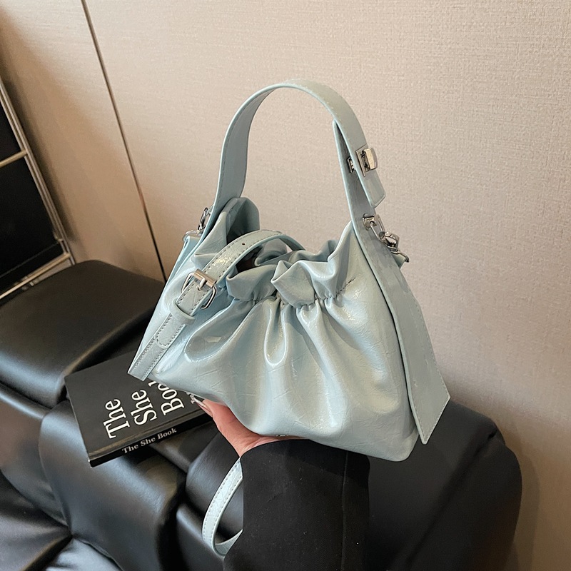 Chic Pleated Bucket Bag with Adjustable Strap: Perfectly Tailored For Parties