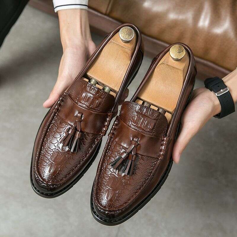 Korean version of business tassel shoes, British solid color formal attire, office loafers, men's black suit, small