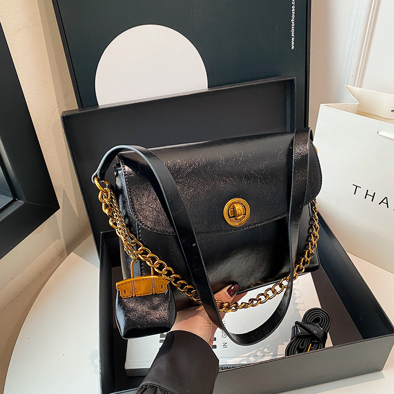 hot Free delivery designer handbag for woman Minimalist women crossbody bag with three dimensional fashionable design