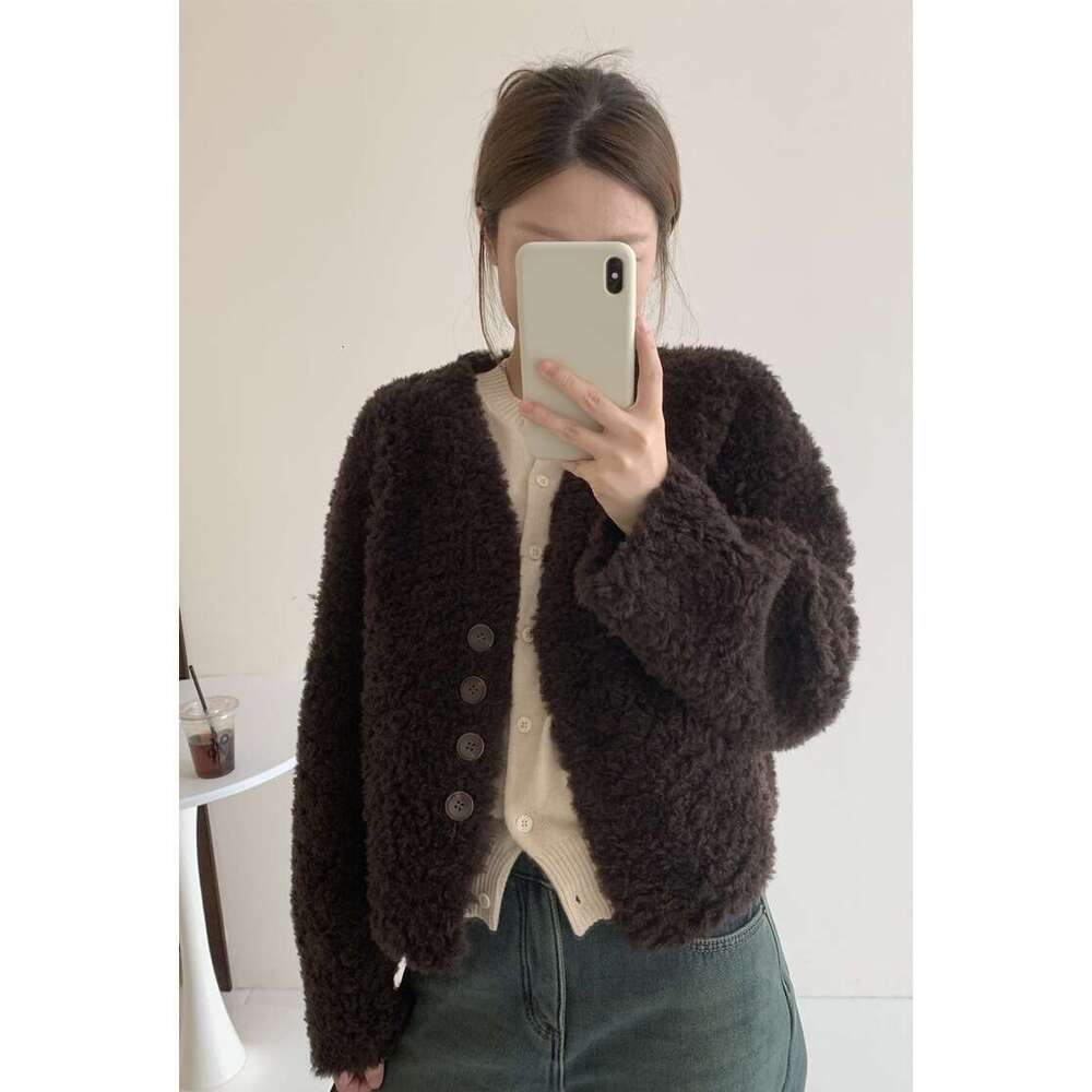 Sheep lamb wool Korean version 2025 winter new sheep shearing fur integrated fur jacket women's v-neck short