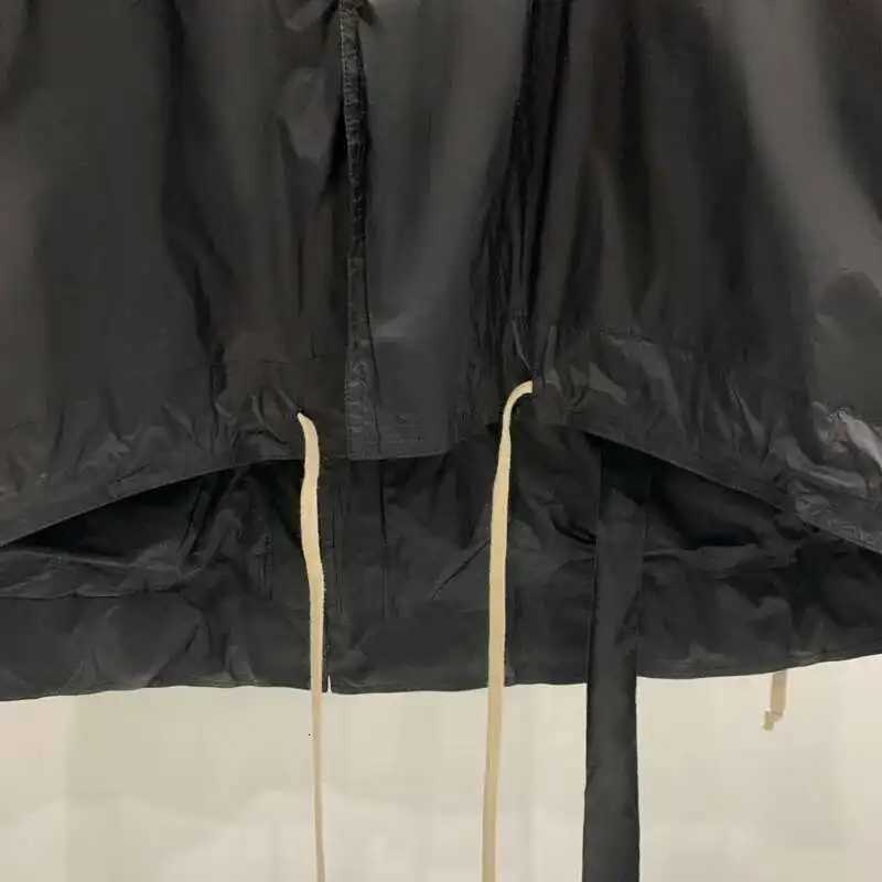 2023 HKSH Spring Summer Mens Tide Dark Trench Hooded Windbreaker Casual Thin Zipper Loose Side Sewn Pockets Solid Color Coats W250815