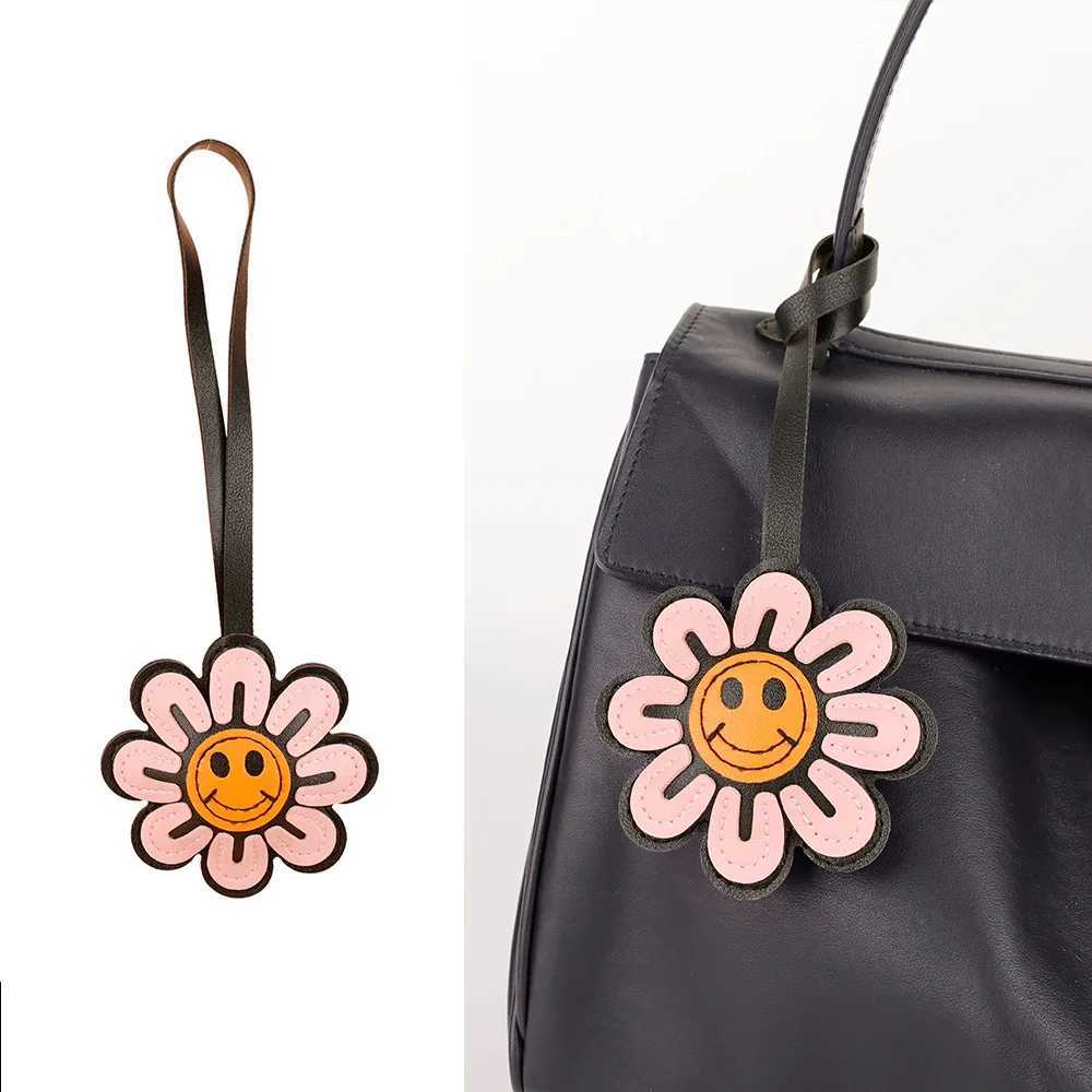ute trendy fashion smile daisy sunflower bag charm pendant keychain leather keyring handbag backpack charm accessories pendant Y250815