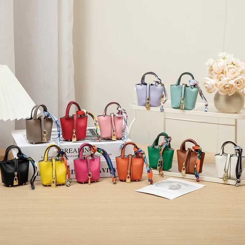 High-end leather mini vegetable basket bag pendant car keychain pendant cute and creative phones coin purse Y250815