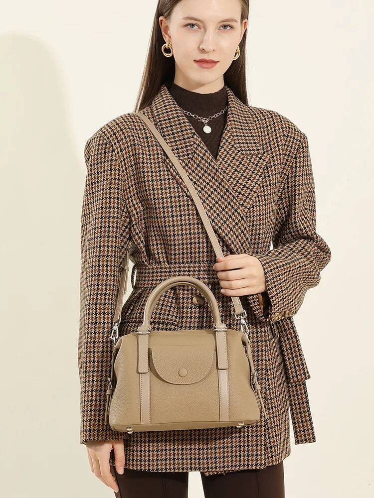 Genuine Leather Versatile Handbag For Women Design Commuter Shoulder 2025 New Model High Quality Commuting Bag